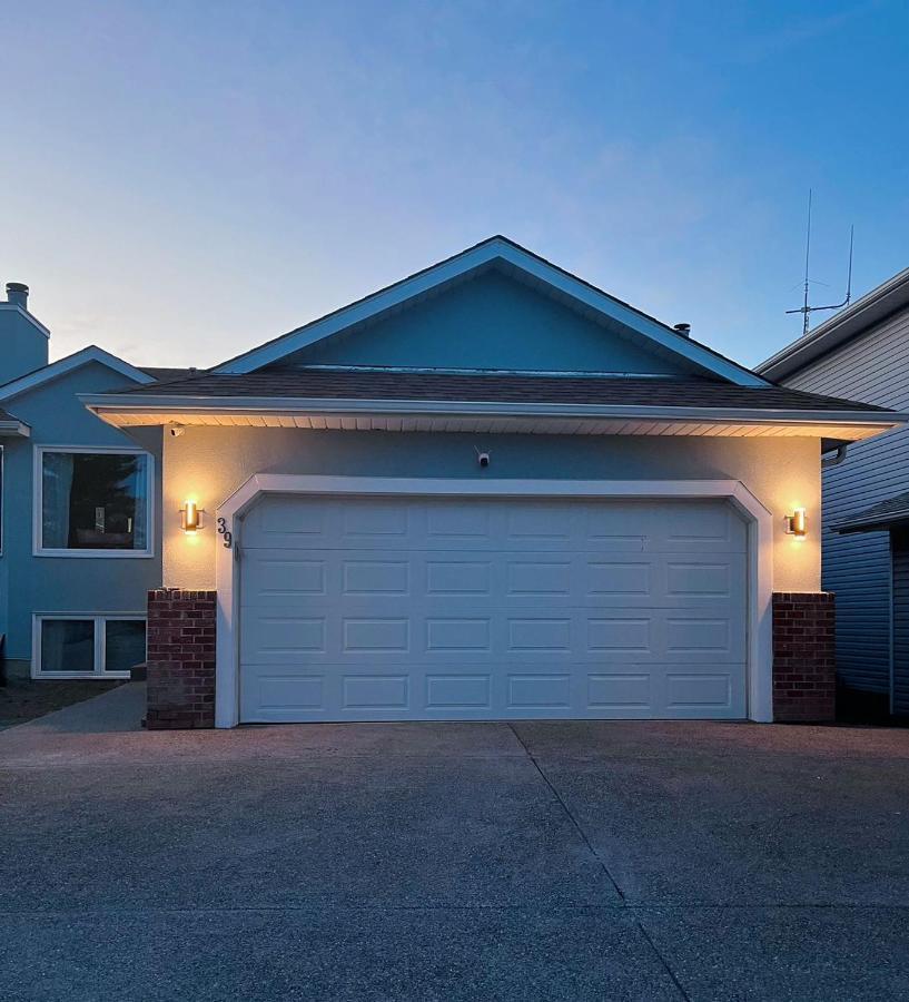 Elegant Garden Suite&2Mins Bus Station Close Lrt& Free Parking Calgary Luaran gambar