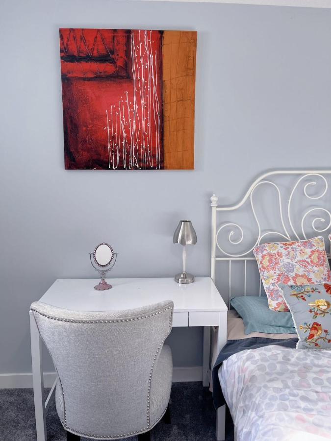 Elegant Garden Suite&2Mins Bus Station Close Lrt& Free Parking Calgary Luaran gambar