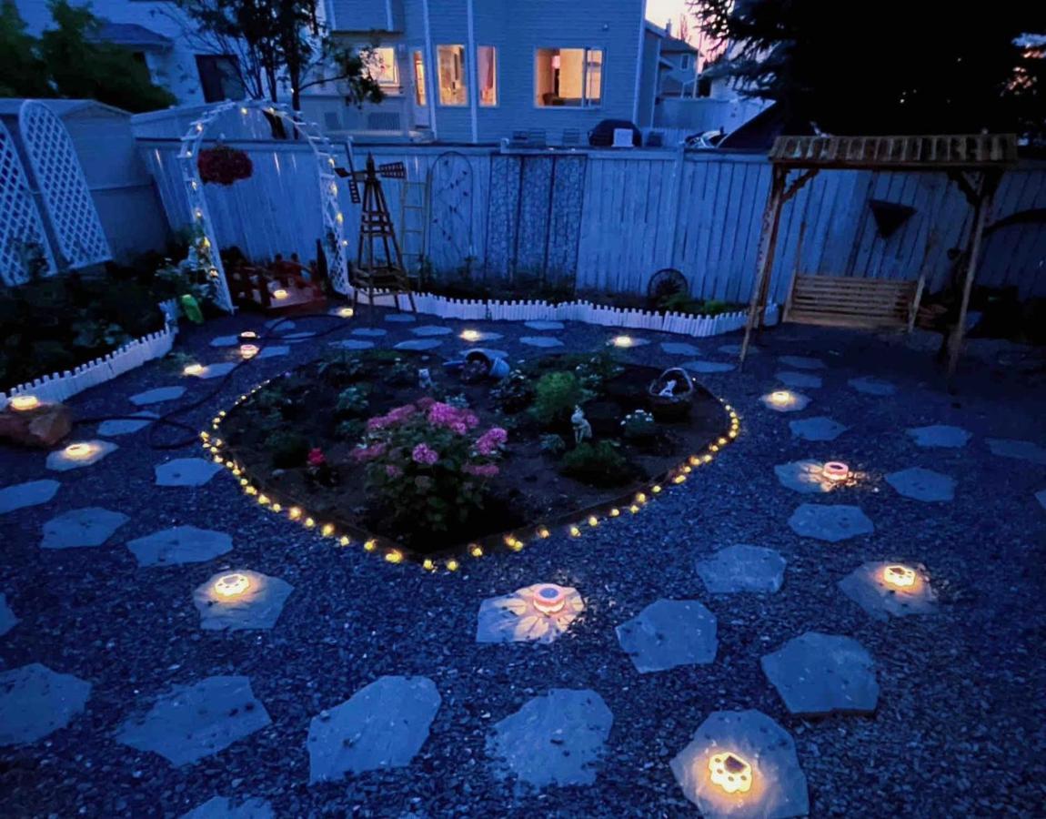 Elegant Garden Suite&2Mins Bus Station Close Lrt& Free Parking Calgary Luaran gambar