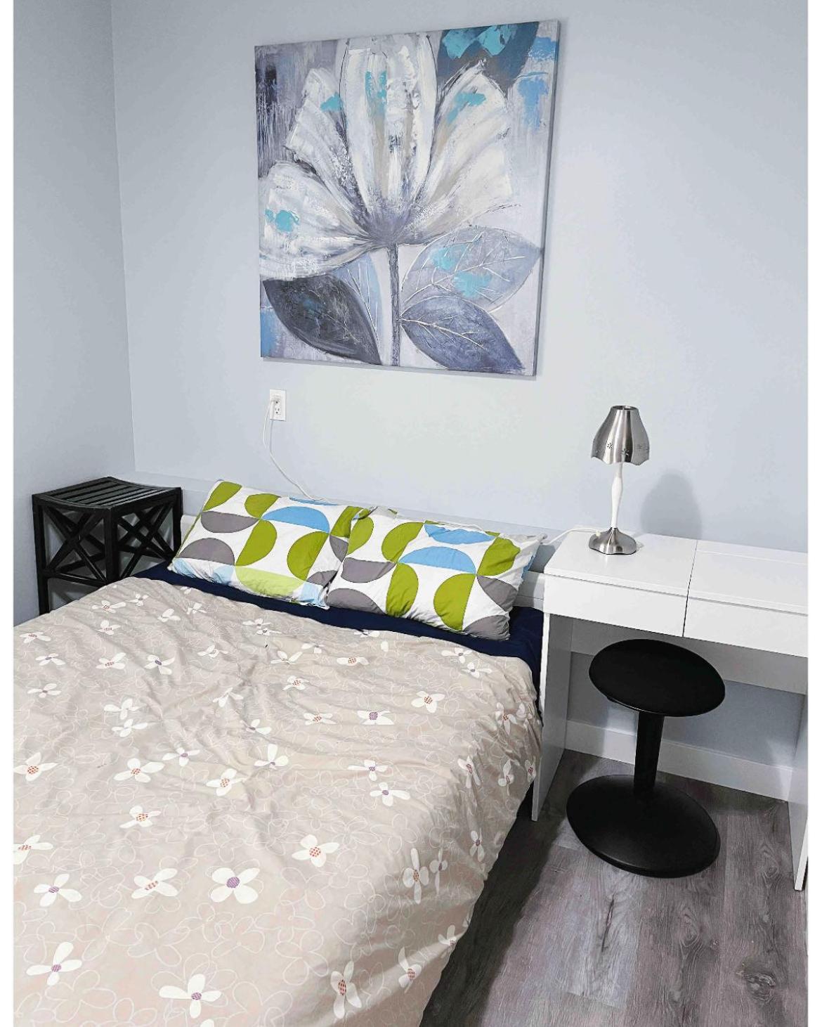 Elegant Garden Suite&2Mins Bus Station Close Lrt& Free Parking Calgary Bilik gambar